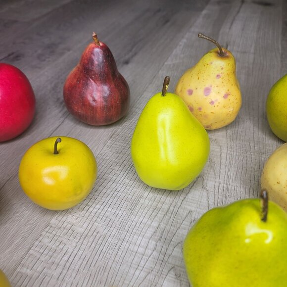 Large Assortment Of Artificial Fruits Including Apples Pears Lemons & Grapes - Picture 13 of 16